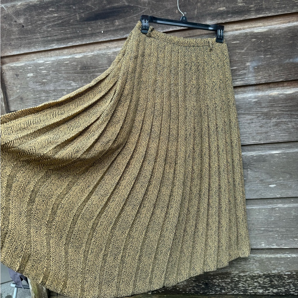 Elegant Tan Pleated Skirt